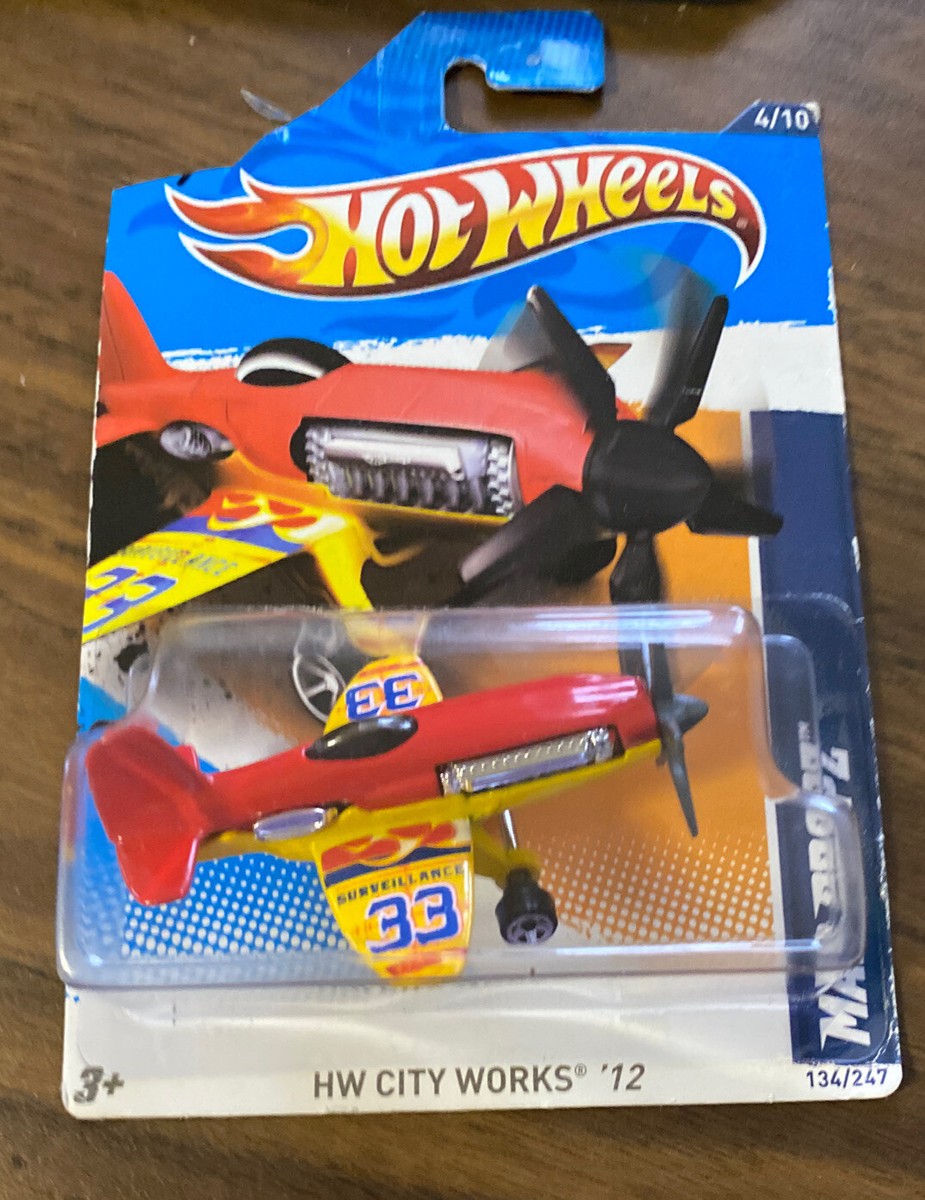 HW City Works '12” Mad Propz 4/10 Mattel Hot Wheels Plane On Card