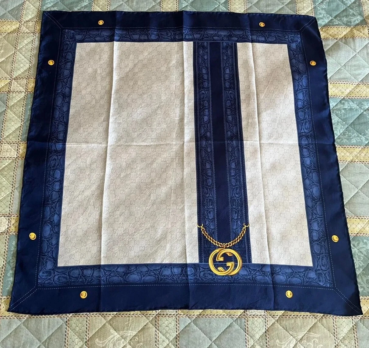 Foulard Gucci Monogramme, Scarf Gucci Monogram 68 cm×67 cm