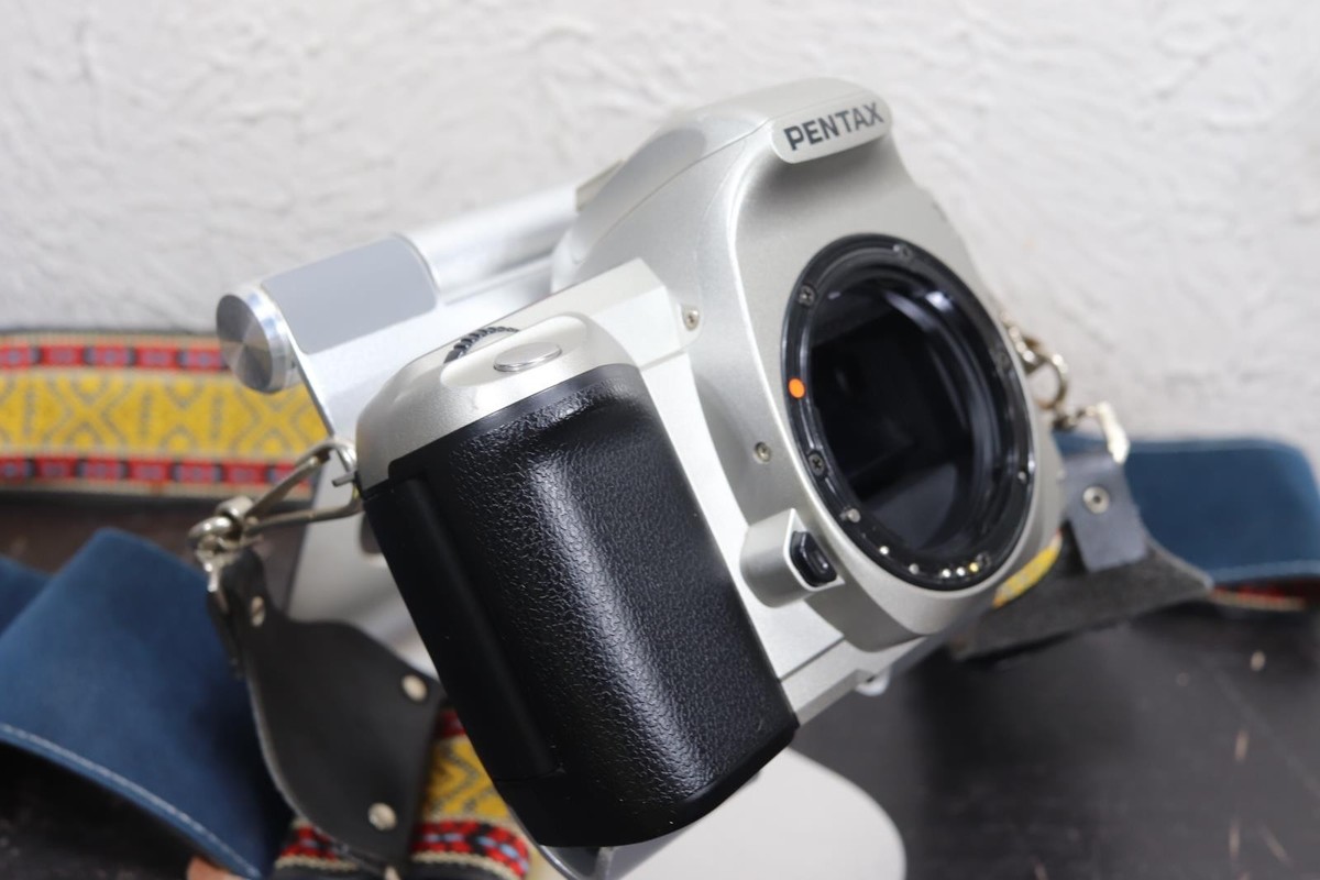 Pentax ZX-60 With Sigma UC Zoom 28-70mm Lens - Vintage 35mm Film