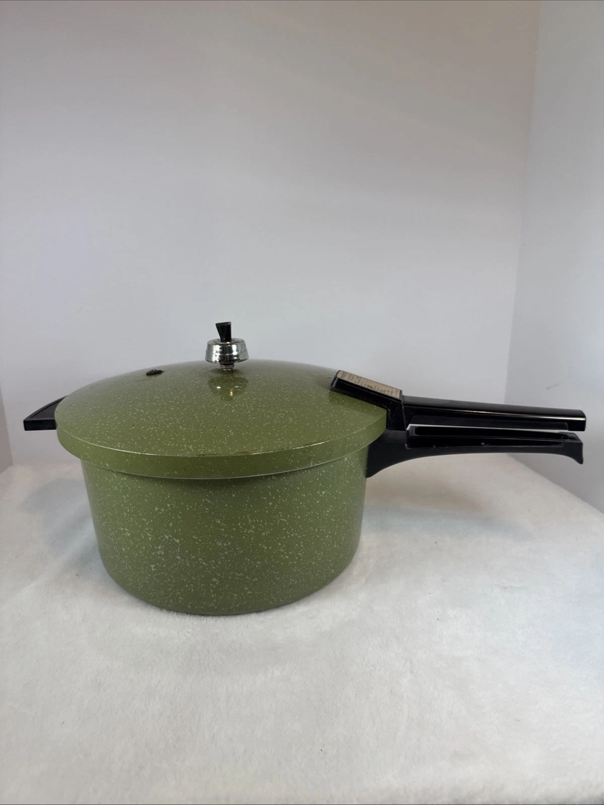 Vintage Presto Deluxe Avocado Speckled Pressure Cooker 6 Qt. A619A