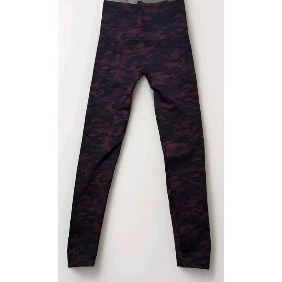 Леггинсы Spanx красные бордовые черные камуфляжные формирующие Look at Me Now - X маленькие XS - Изображение 3 из 4