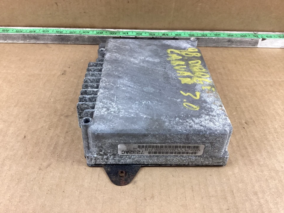 Unidad de módulo de control informático del motor Dodge Caravan 1996-2000 ECU P04727232AC Foto 3 de 4