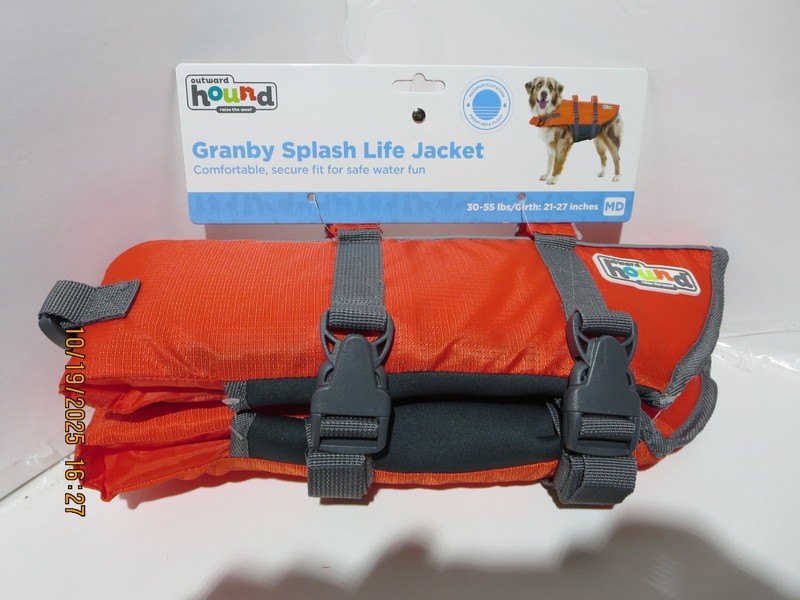 Outward Hound Life Jacket MD 30-55Lbs/21-27in.