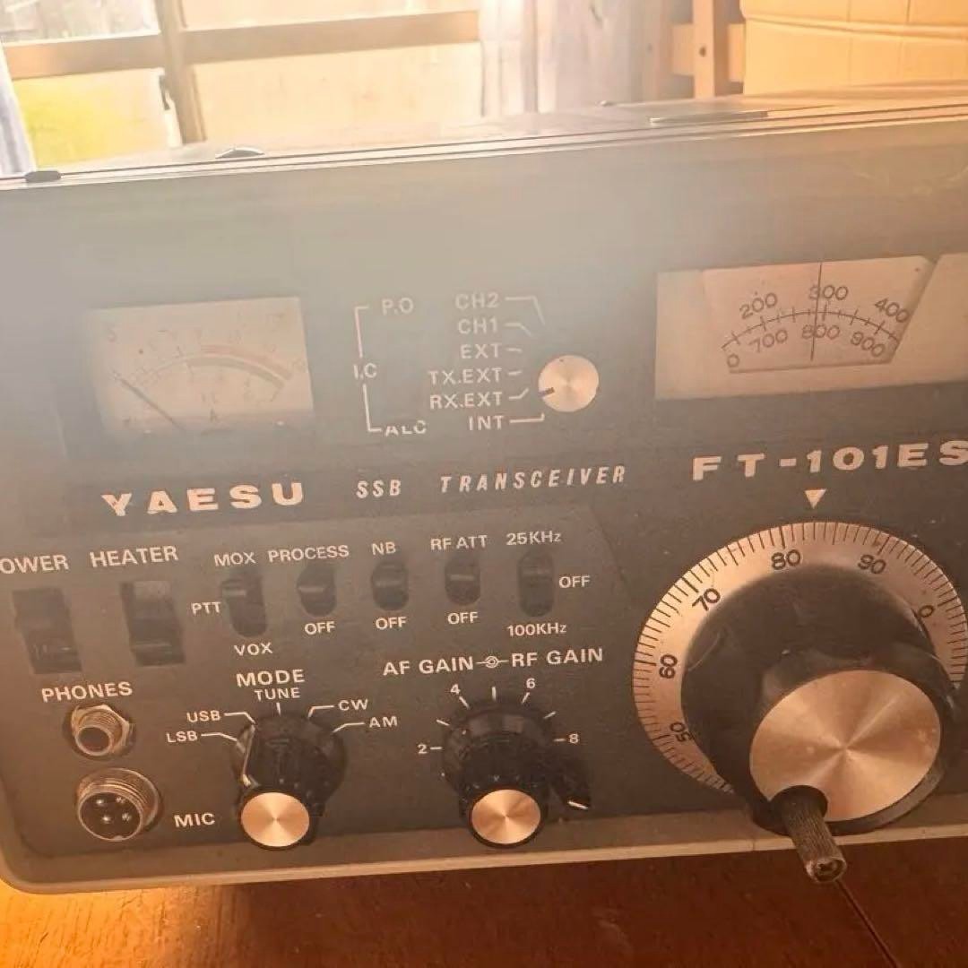 YAESU FT-101ES SSBトランシーバー Yaesu Model FT-101E SSB Ham Radio Transceiver *For Parts or