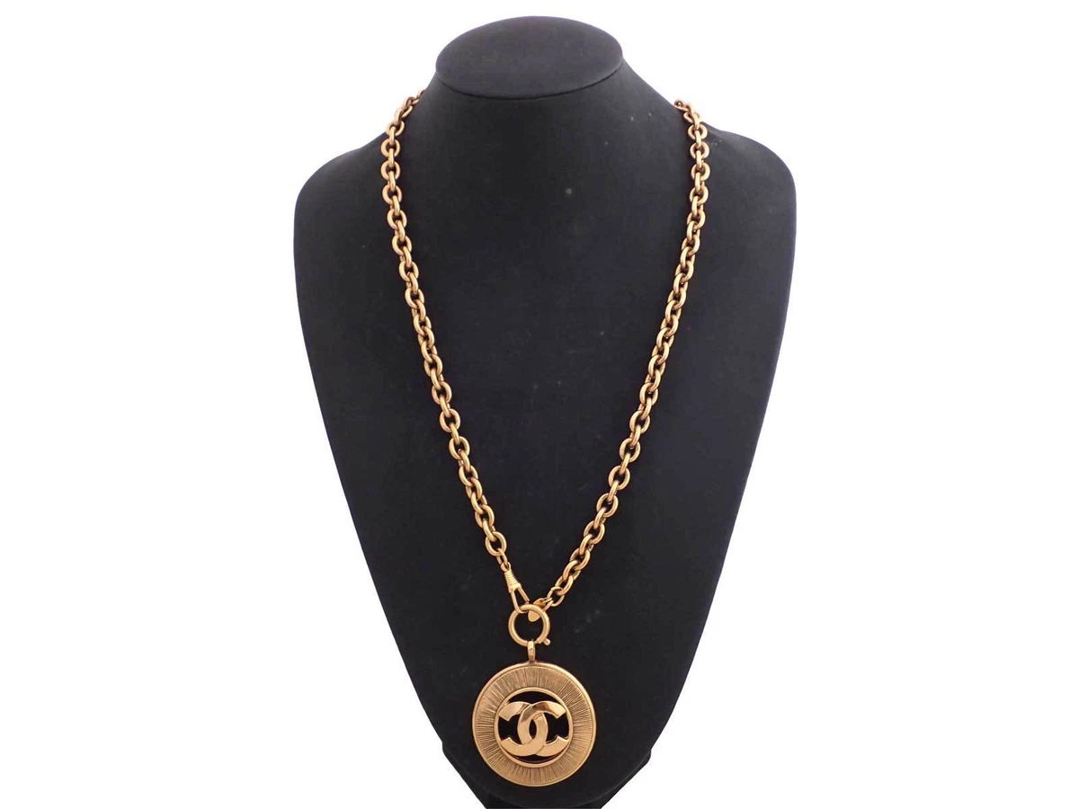 Auth CHANEL CC Logo Pendant Chain Necklace Gold Metal - e54114a