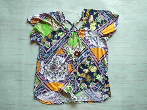 GODDESS Women's blouse top shirt Size XL with Necklace Attached