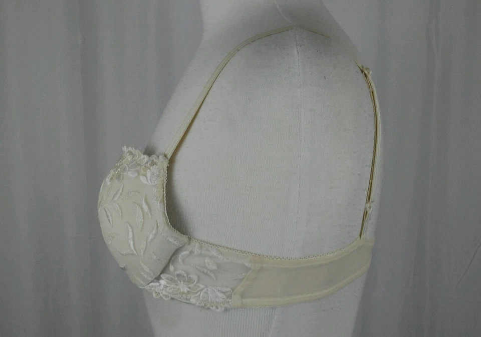 Sujetador WONDERBRA con aros marfil superpuesto de encaje talla 34B Foto 3 de 4