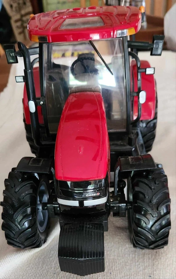 Ertl 35905 1:16 Case IH Maxxum 140 Remote Control Tractor Working w/Remote - Image 3 of 4