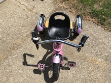 triciclo schwinn rosa