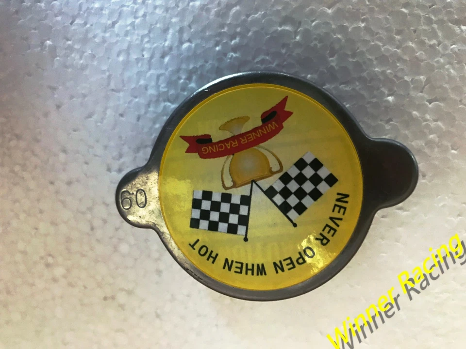 TAPA CROMADA 0,9 BAR 13 PSI/LBS APTA PARA AUTOS Y CAMIONETAS VINTAGE USDM/EUDM MG/TRIUMPH/MINI Foto 4 de 4