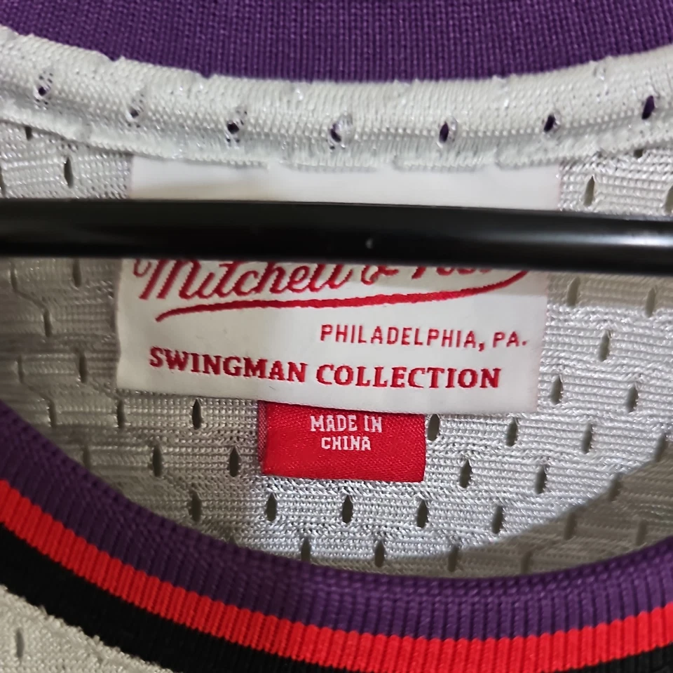 Camiseta deportiva Mitchell & Ness Swingman 1998-99 Tracy McGrady #1 Raptors para hombre platino Foto 3 de 4