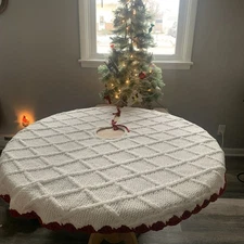 Glitzhome Christmas Tree Skirt White Knit Red Trim Cottagecore Grandma Core 52"