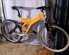 98' 26" Specialized Ground Control FSR Comp Avid RockShoxT2 DeoreLX/XT 3x8 21"TT