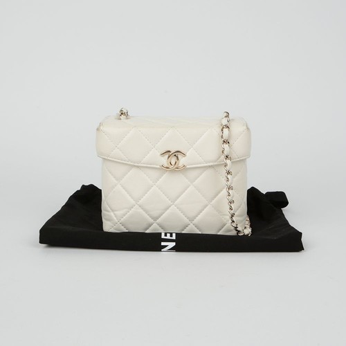 CHANEL CC Logo Flap Box Chain Shoulder Bag 130601738 [P]
