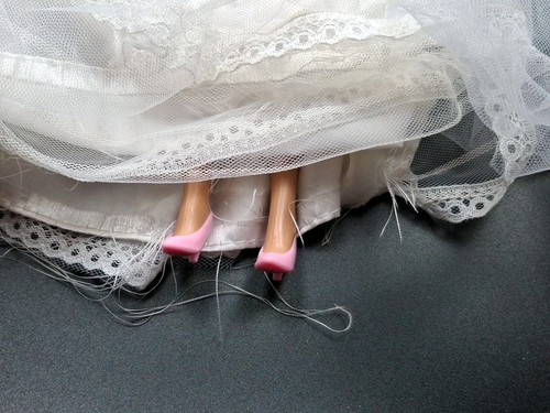 Vintage 1980's 90's Bride & Groom Barbie Ken Doll Wedding Set Lot Bouquet & Cake - Picture 4 of 6