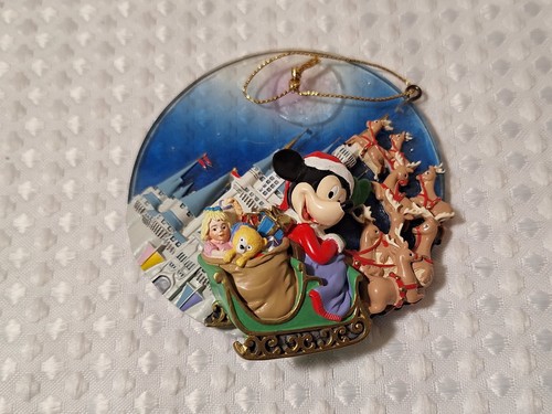 Disney Mickey Mouse Weihnachtsschlitten Rentier Schloss Kunststoff Weihnachtsschmuck - Bild 2 von 6