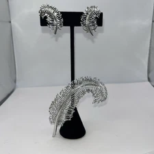 VTG Set Signed CORO Silver Tone Feather Pin Brooch Furled 3.5" & Earrings