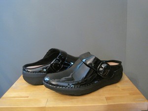 fitflop patent clogs