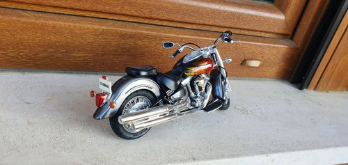 Tamiya 1/12 Yamaha XV1600 Roadstar Motocicletta montata #14080 - Foto 10 di 11