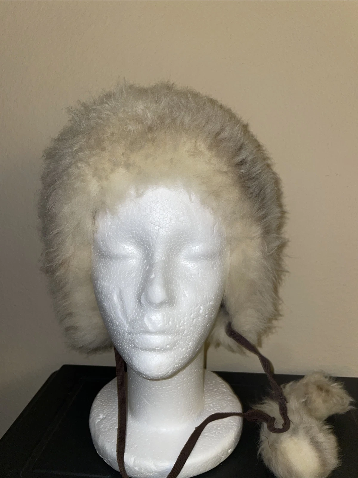 SAINT LAURENT (YSL) Cappello vintage YSL Yves Saint Laurent cofano in pelliccia con pompon taglia unica