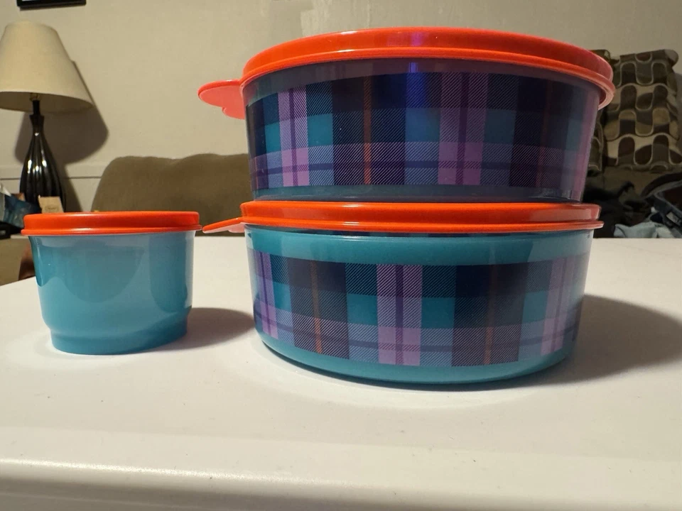 Nuevo juego de bocadillos Tupperware Pretty in Plaid de 3 piezas. Foto 2 de 4