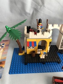 LEGO set 6267 Lagoon Lock-up VINTAGE PIRATES 100% complete w/ instructions