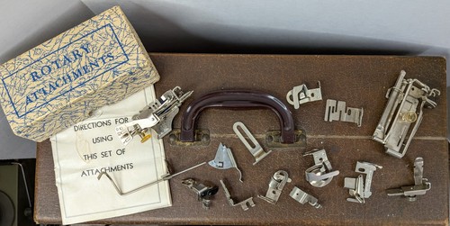 Vintage De-Luxe Ambassador Nähmaschine mit Koffer, Fußpedal, extra Füße - funktioniert - Bild 2 von 17