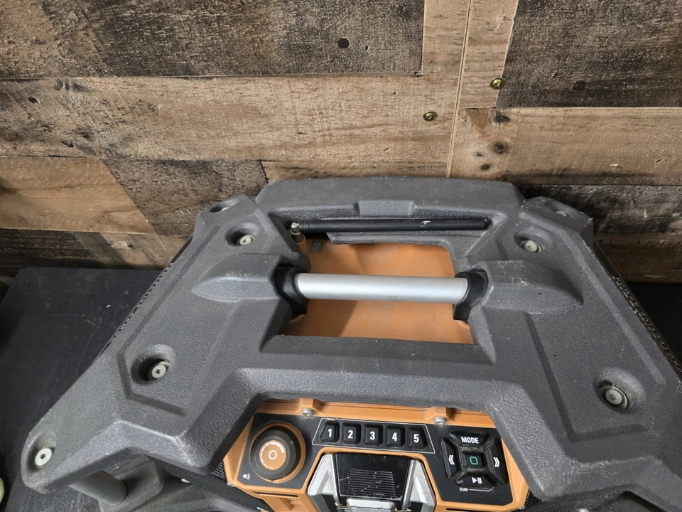 Radio boombox RIDGID para sitio de trabajo modelo R84082 armadura de montaje de choque AM/FM Apple Dock Aux Foto 4 de 4