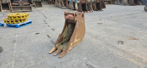 450mm Digging Bucket w/ 65mm Pins - Used - Price £550.00 + VAT @ 20% - C518 - Picture 1 of 8