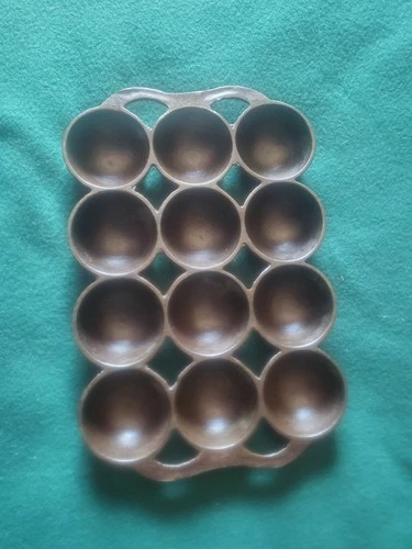 Vintage 1920s Wagner Ware 12 Cup Golf Ball Gem Pan Model F Cast Iron