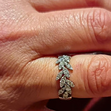 Chisholm Hunter 9ct White Gold Diamond Leaf Band Ring Size O Hallmarked 21