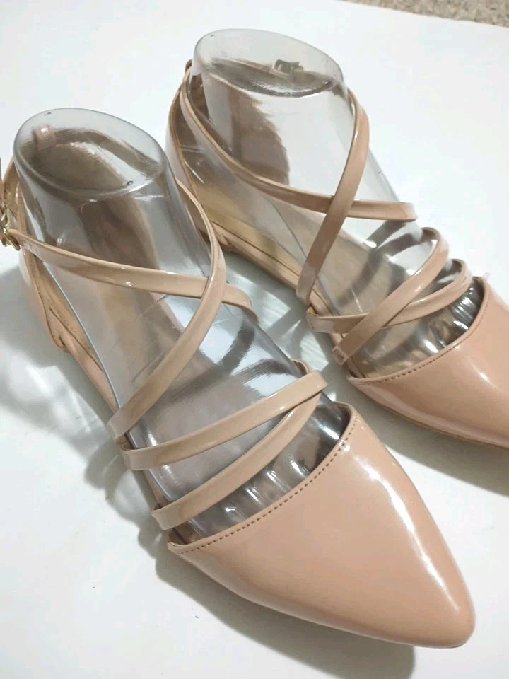 Zapato plano para mujer Dalila Charllot Russe Neud bronceado con tiras punta talla 8  Foto 2 de 4