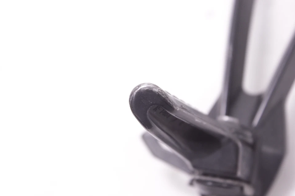 08-10 KAWASAKI NINJA ZX10R OEM CLAVIJA TRASERA DERECHA PASAJERO Foto 4 de 4