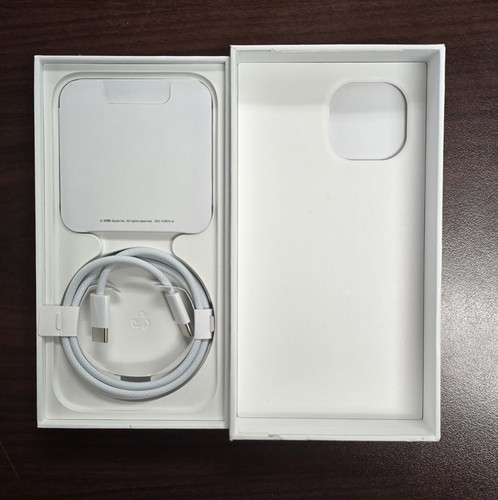 iPhone 15 Plus/Pro/Pro Max Retail Box con cavo di ricarica C-C a scelta - Foto 19 di 25