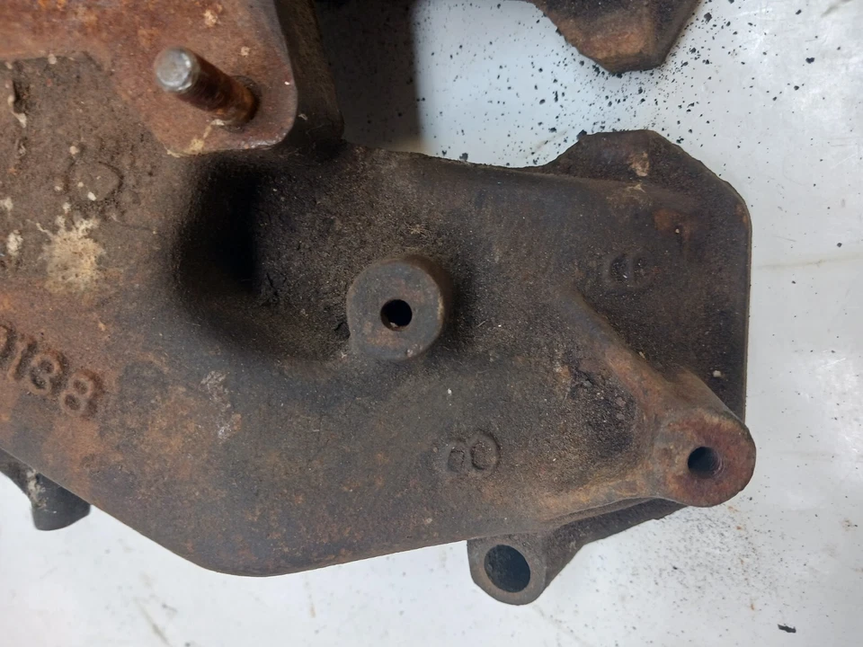 Colector de admisión de motor usado OEM GM 371 569138 1957-1958 Oldsmobile 88/98 (WRM9) Foto 4 de 4