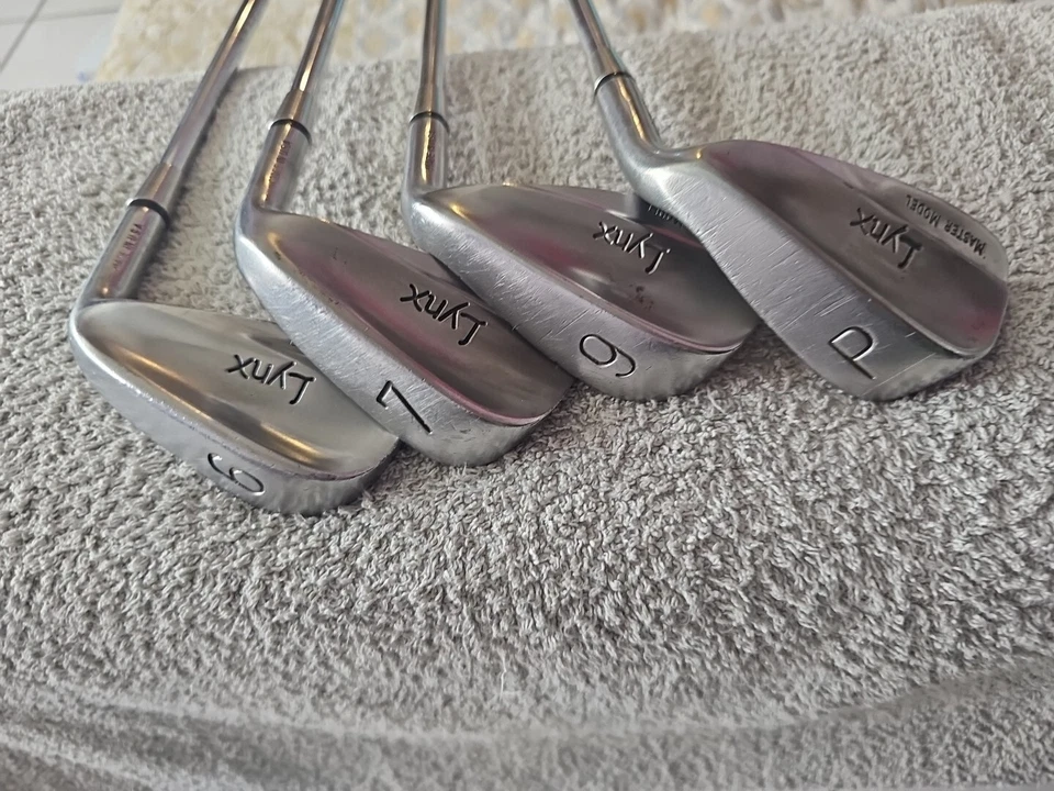Hierros modelo LYNX Golf Master acero inoxidable 6, 7, 9, P diestro Foto 2 de 4