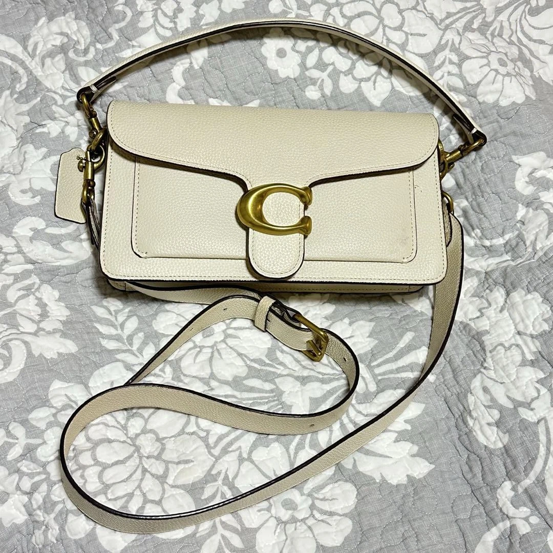Borsa a tracolla Coach Tabi bianca chiusura logo moda dal Giappone