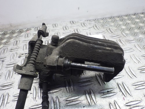 Bremssattel VW Passat Variant (3B6, B5) 2.5 TDI 110kW 150PS hinten links  AKN