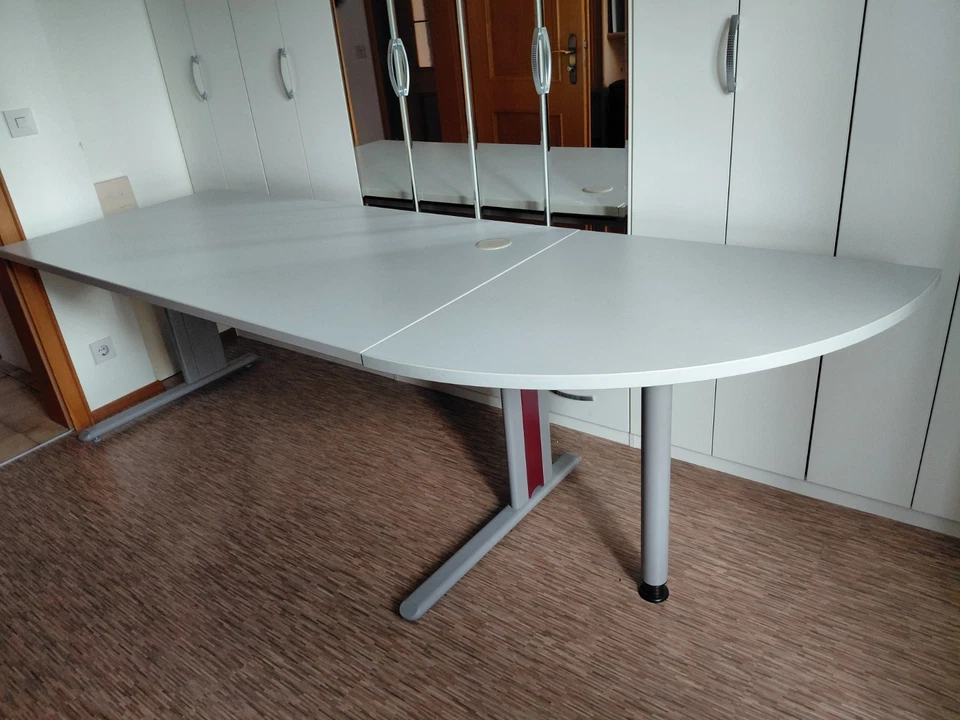 Schreibtisch, stabiles Stahlgestell, B:1,6m, T:80cm, H:73cm; + 80cm Erweiterung