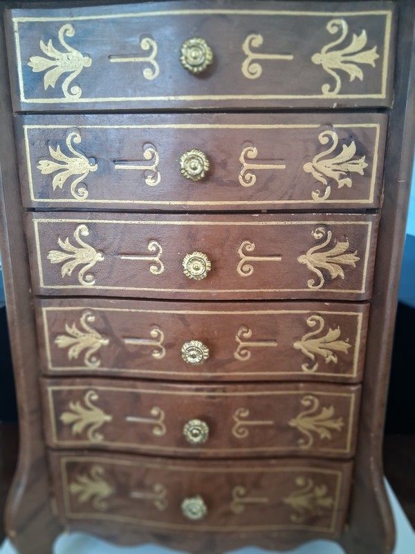 Vintage Price Musical 6 Drawer Jewelry Box Chest French Provincial with Jewelry