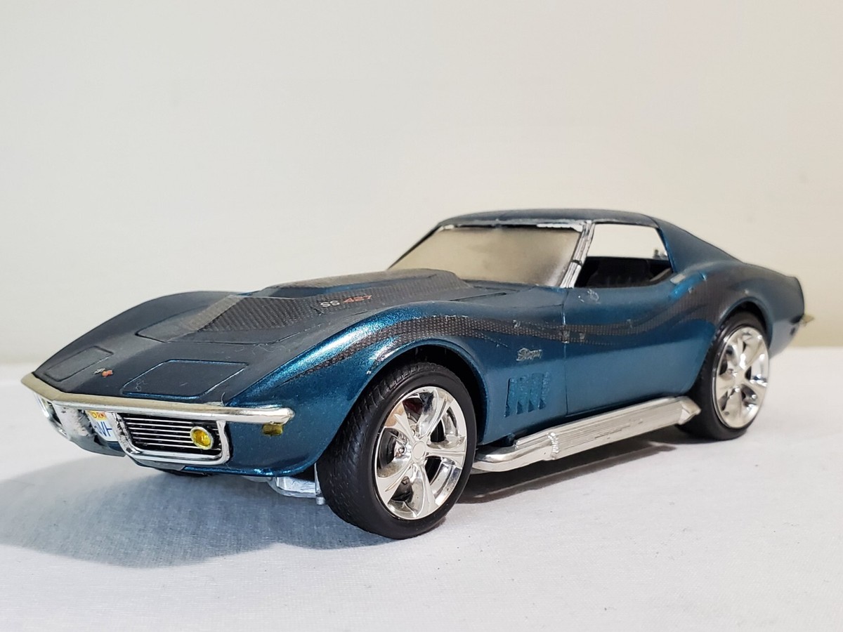 Revell ‘69 Corvette 427 Coupe プラモデル　希少 Amazon.com: Revell Motor-City Muscle '69 Corvette Coupe
