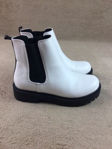 UNR8ED - WHITE Chelsea SLIP ON BOOTS - Womens SIZE 8.5W - Picture 3 of 11
