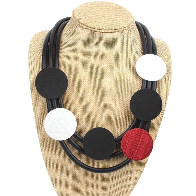 水晶亚克力黑色时尚项链和吊坠