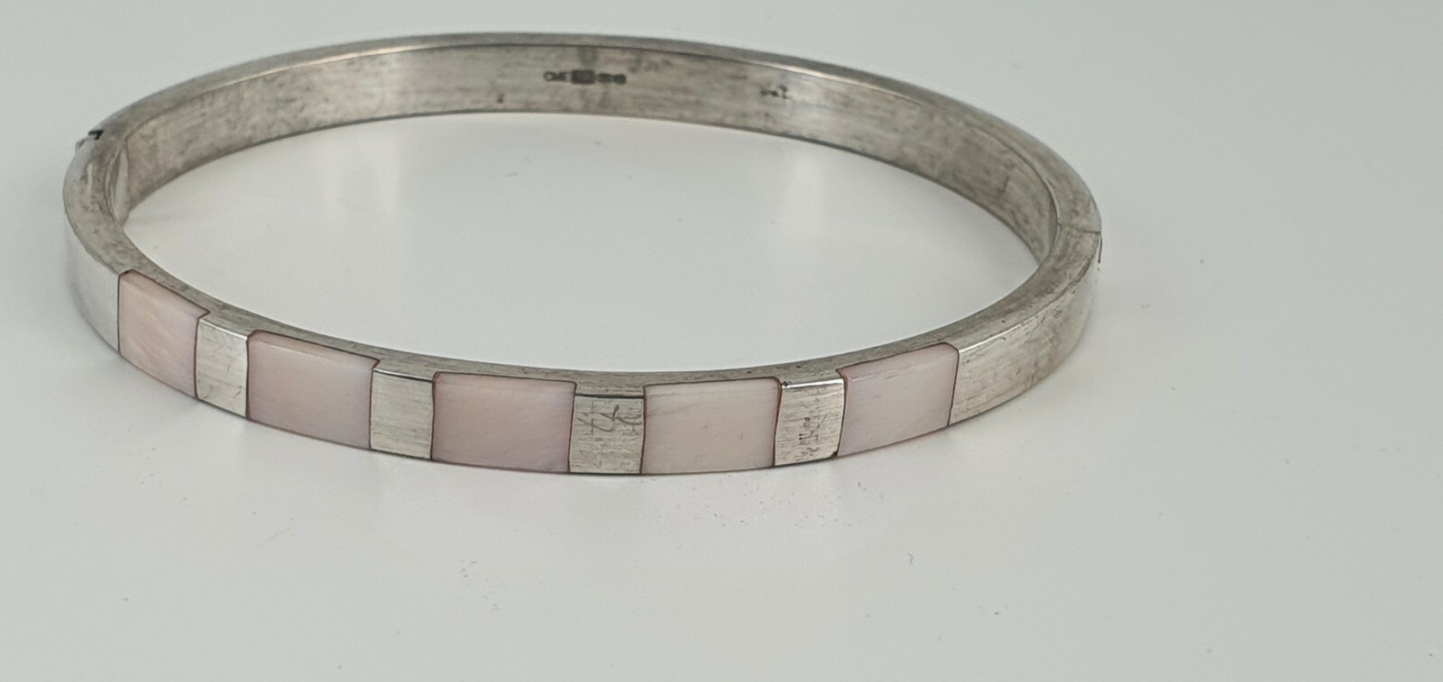 Sterling Silver 925 Bangle Bracelet With Mother Of Pearl 12g B39