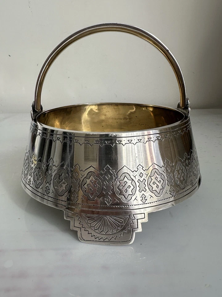 Antiguo azucarero. Rusia 1879. Plata de ley 84. Sello del maestro И Е. Foto 2 de 4