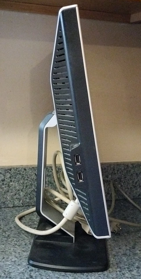  Dell SP1908FPT Flat Panel Monitor 19"  - Image 4 of 4