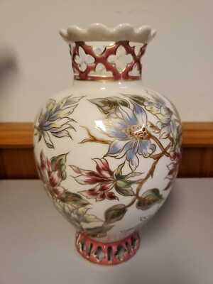食器 Zsolnay Hungary ANTIQUE ZSOLNAY 1869 HAND PAINTED PORCELAIN VASE WITH GOLD ACCENTS
