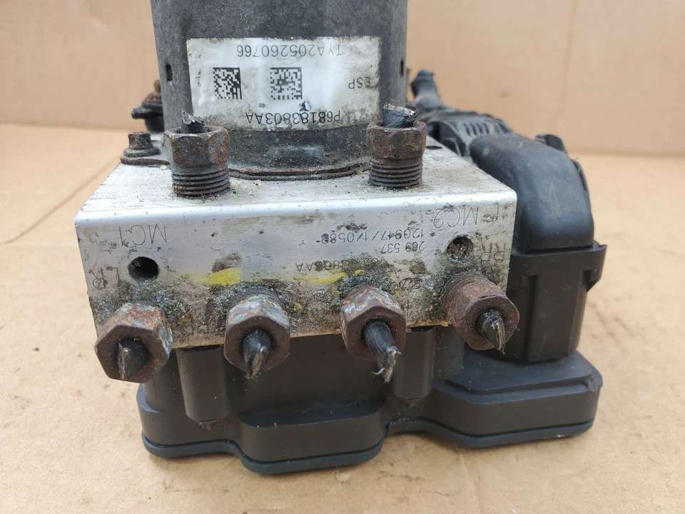 2013 Dodge Grand Caravan ABS Anti Lock Brake Pump Module P68183803AA OEM Foto 3 de 4