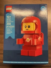 LEGO Up-Scaled Baby Astronaut 40767 250pcs