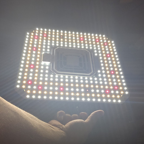 VIVOSUN AeroLight VSA100SE 100W LED Grow Light 120-240V White Black